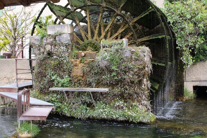 A day in Provence: Les Baux de Provence, Saint Rémy and more - L’Isle-sur-la-Sorgue: antiques, water wheels, and easy café time
