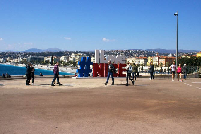 Discovery of the city of Nice by electric Méhari - How this 1-hour electric Méhari tour gives you real Nice orientation