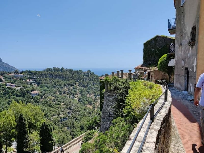 Èze: Walking Tour with a Local Guide - The Old Village Walk: Stone Lanes, Chapels, and Castle Ruins