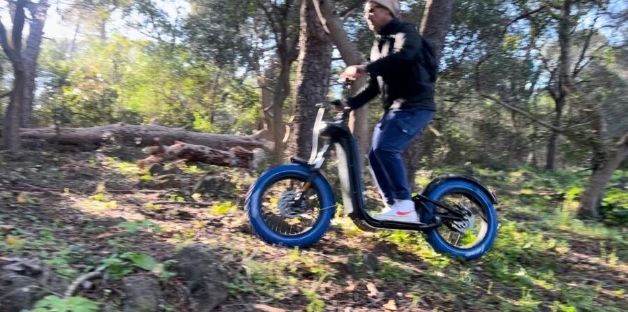 French Riviera : Guided Visit on a E-Scooter - Cocobeach and Nissa la Bella: the detours that change the whole vibe