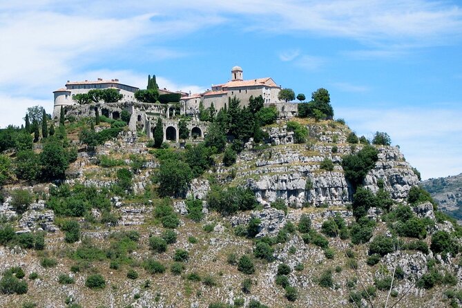 From Nice 1/2 day Tour Gourdon, St-Paul , Tourrettes & Grasse - The van ride: sound levels, speed, and motion-sickness reality