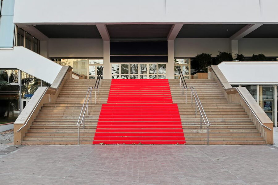 From Nice: Full-Day Best of the Riviera - Leaving Nice with the right mindset: waterfront and camera strategy