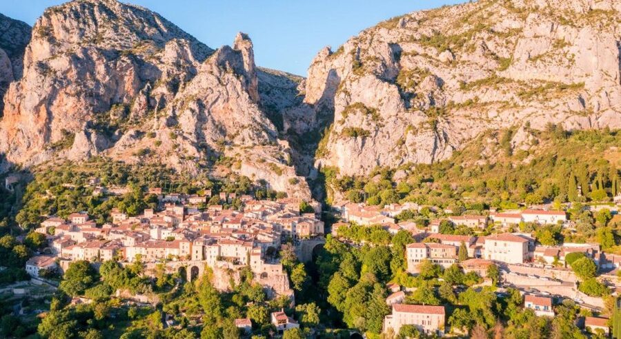 From Nice: Gorges du Verdon Guided Tour - Castellane, the 180-Meter Rock, and the Gates of the Gorge