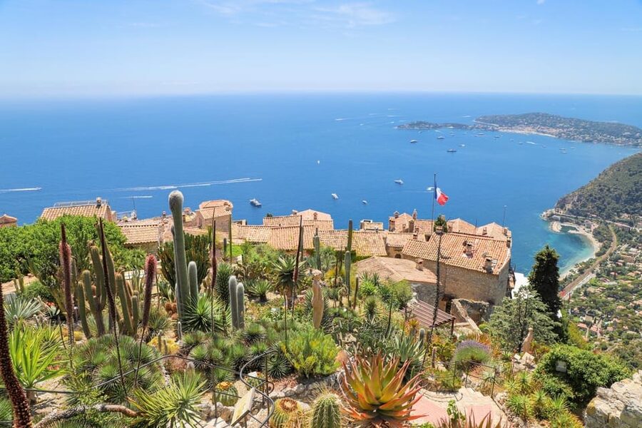From Nice: Monaco, Monte-Carlo and Eze Village Guided Tour - Stop 4: Monte-Carlo Casino and the glamour layer