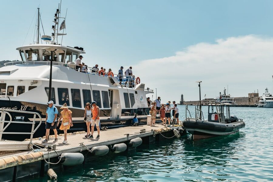 Nice: 1-Hour Sightseeing Cruise to Villefranche Bay - The commentary is the secret sauce