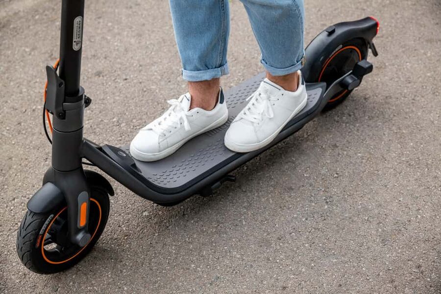 Nice: 1h30 E-scooter highlights tour - Starting in Rue Halévy: what the first minutes feel like