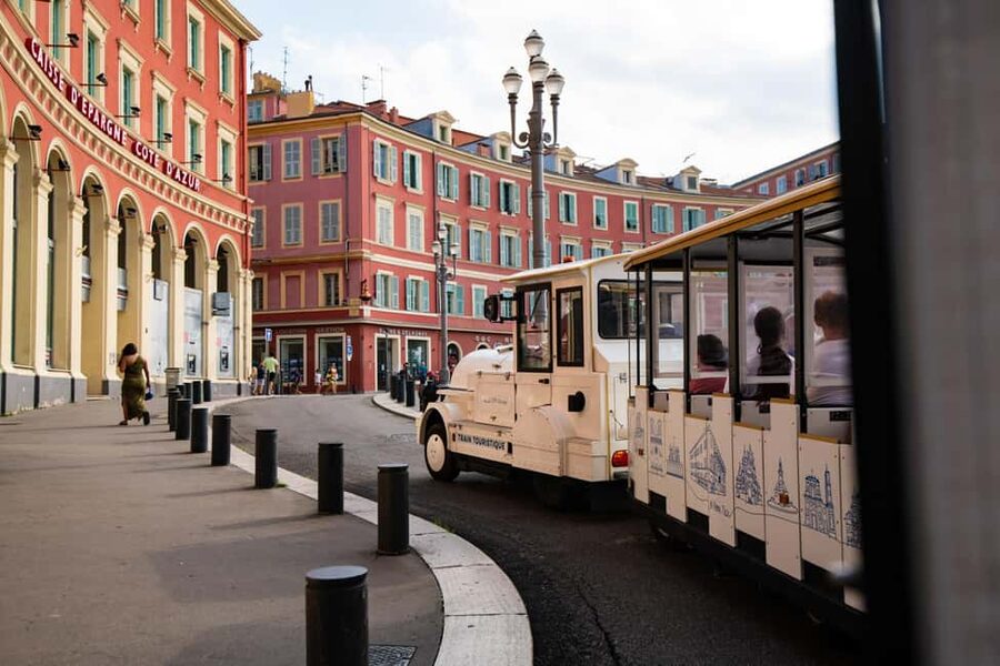 Nice: A gentle ride on a little electric train with a panoramic view - The 10-Minute Castle Hill Stop for a 360° View