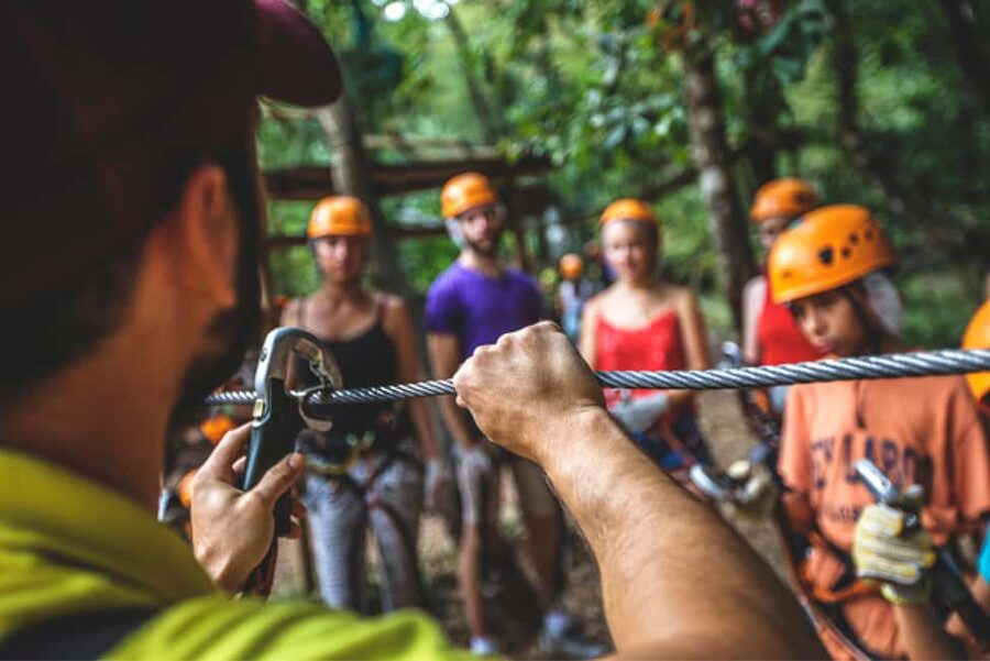 Nice: Adventure park in an exceptional natural setting - Safety basics that actually matter: bracelet, gloves, harness, helmet