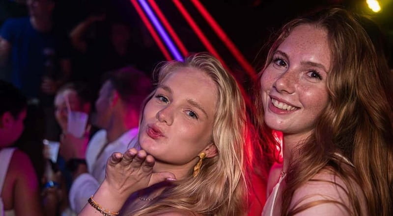 Nice: Bar/Pub Crawl with Free Shots and VIP Entry - Who This Bar Crawl Is Best For