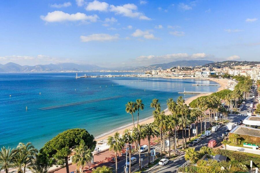 Nice: Cannes, Antibes & St Paul de Vence Half-Day Tour - Cannes at the Palais des Festivals and La Croisette promenade