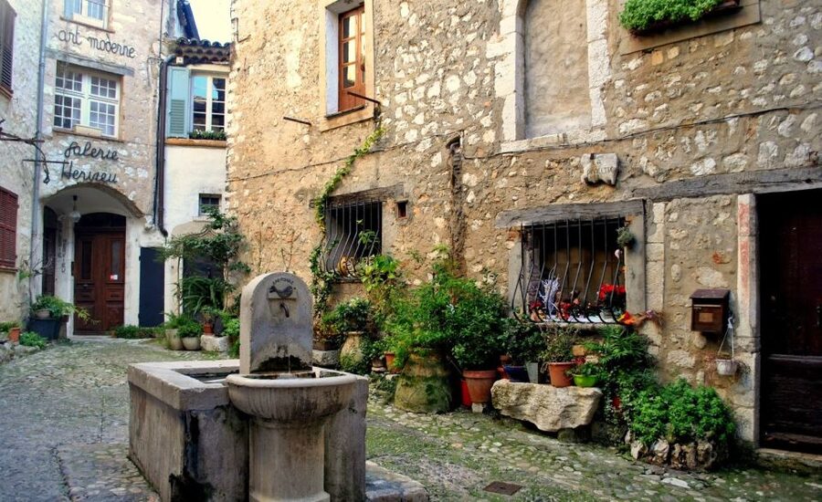Nice: Cannes, Antibes & St Paul de Vence Half-Day Tour - Hotel pickup, air-conditioned comfort, and how the day starts