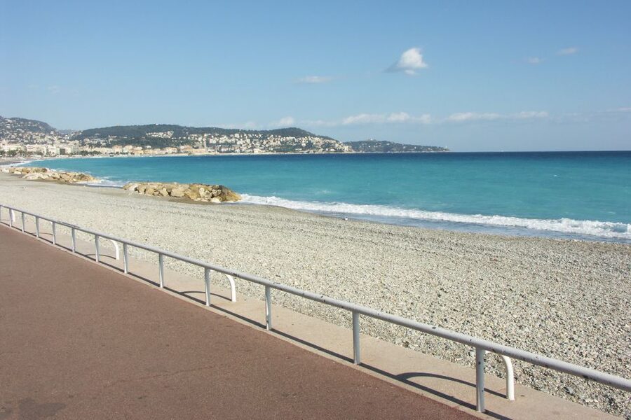 Nice: Guided Segway Tour - La chaise bleue, Neuf Lignes Obliques, and the waterfront warm-up