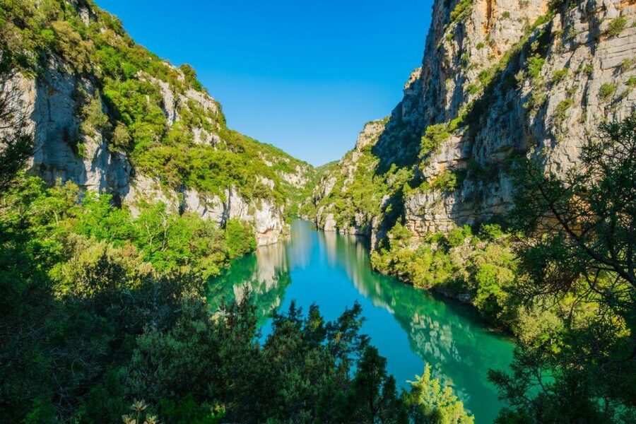 Nice: The Gorges du Verdon and Ste Croix Lake Full-Day Tour - Moustiers-Sainte-Marie: pottery, an amphitheater setting, and postcard views