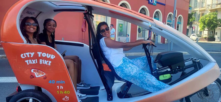Nice : Visite privé 1H en Vélotaxi avec un guide local. - What Makes the Guide Experience Better Than a Typical Audio Tour