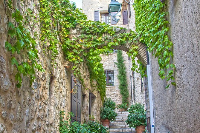 Private Day Trip: Provence Countryside by Minivan from Nice - Saint-Paul-de-Vence: art village streets at the end