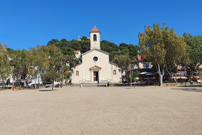 Private full-day boat trip to Porquerolles - The main event: a full Porquerolles island circuit with swim stops