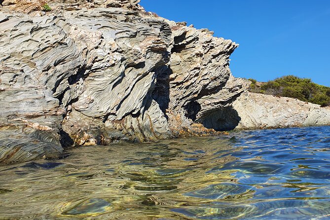 Private full-day boat trip to Porquerolles - Boat comfort details that matter on an 8-hour day