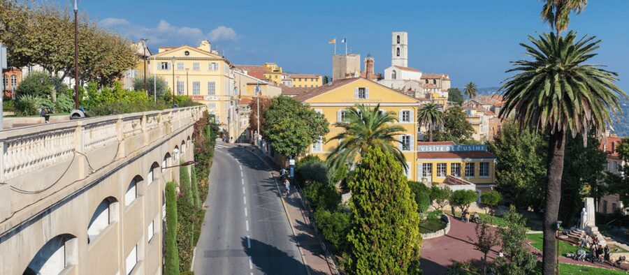 Provence Countryside & Medieval Villages Day Trip - Price and logistics for a private group up to 8