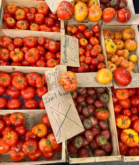 Secret Food Tour: Nice - Picnic Style Lunch, Charcuterie, Cheese, Fruit, and Local Wine