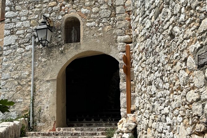 Villages Médiévaux,Grasse, Gourdon, Tourrettes sur Loup, St Paul - Tourrettes-sur-Loup: violets, vaulted passages, and artist workshop energy