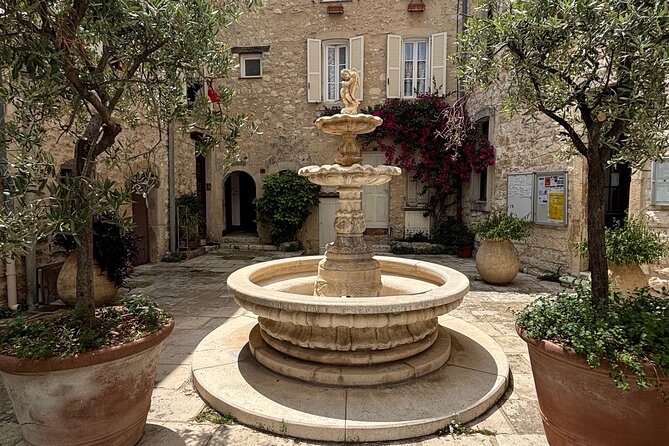 Villages Médiévaux,Grasse, Gourdon, Tourrettes sur Loup, St Paul - Saint-Paul-de-Vence: Provençal art village energy, fountains, and Chagall traces