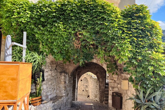 Visit of the Medieval Village of Èze - Stop 2: Château Eza, with one of the best restaurant-view moments