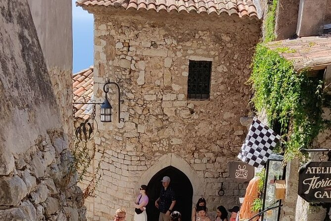 Visit of the Medieval Village of Èze - Stop 1: Hôtel Château de La Chèvre d’Or and the legend behind it