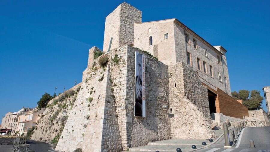 Visit Saint Paul de Vence, Antibes, and Cannes: 7-Hour Tour - Antibes: Markets, Medieval Ramparts, and Cap d’Antibes Views