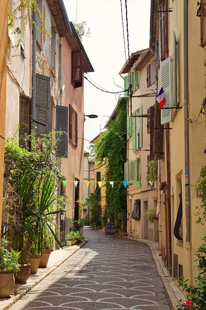 Visit Saint Paul de Vence, Antibes, and Cannes: 7-Hour Tour - Saint-Paul-de-Vence: Cobblestones, Ramparts, and the Best Time of Day
